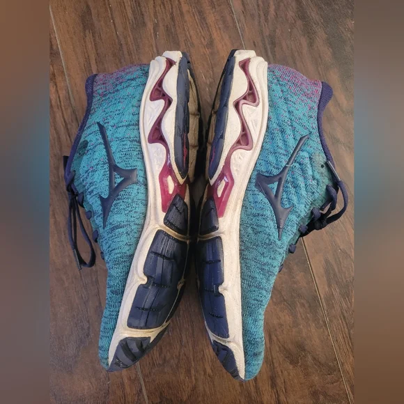 Size 9/Eur40 Women's Mizuno Teal and Fuschia Running Shoes - Picture 5 of 8